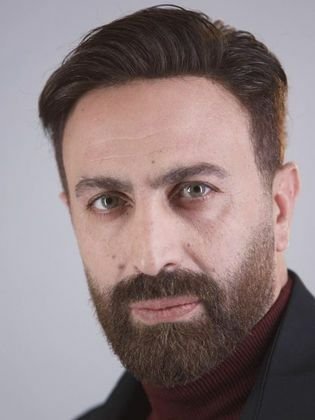 كفاح الخوص ممثل سوري يراهن على وعي المشاهد كان له دور في مسلسل أنا وهي وهيا يتوازن بين الحضور والغياب