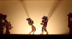 كراكوز وعواظ قبل ظهور السينما والتلفزيون الفن البسيط أساساً على الحوار في المدن القديمة على استخدام عروض