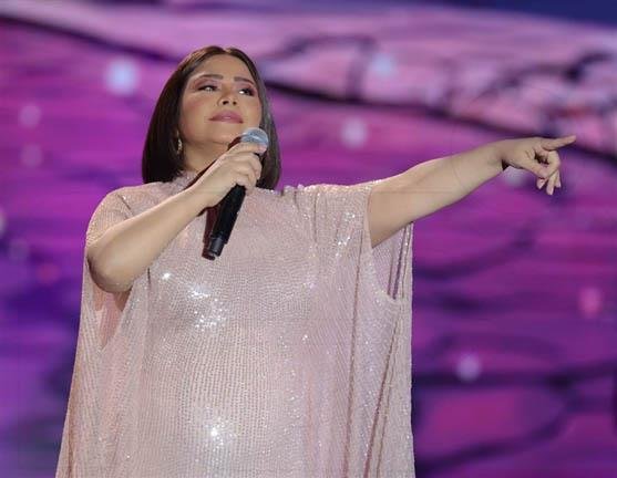 تواصل عمرو أديب مع الفنانة شيرين للتأكد من صحة خبر الطلاق وكان الأمر حقيقياً