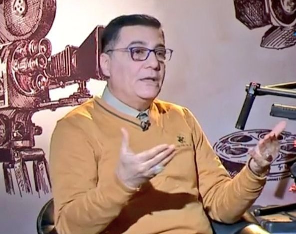 يقول جهاد أيوب في سلسلة الأسرار أنه صديق لمعظم الفنانين السوريين مثل عباس النوري وسلاف فواخرجي وصباح فخري وفاتح المدرس ووائل رمضان وأمل عرفة