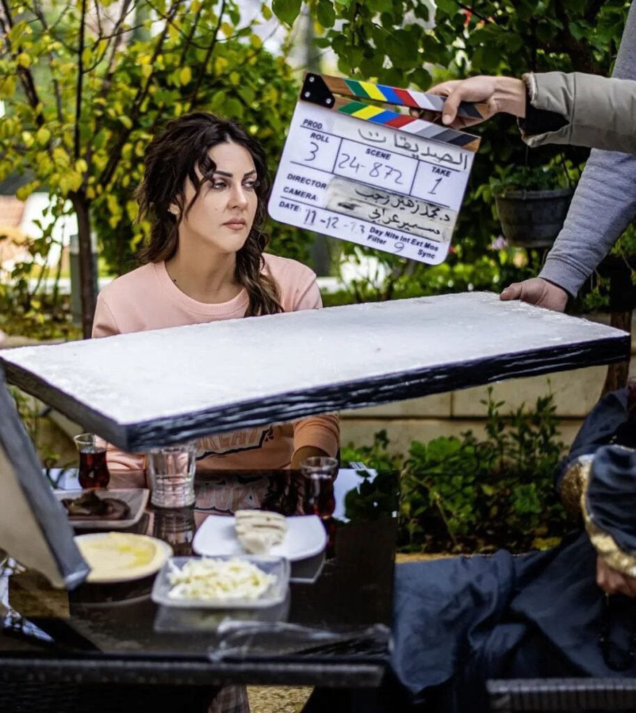 ليلى مدربة الرقص وهي شخصية جسدتها الفنانة رنا ريشة في مسلسل الصديقات كسرت من خلالها نمطية تقديم الدراما للراقصة وكانت والدتها في العمل سوزان نجم الدين