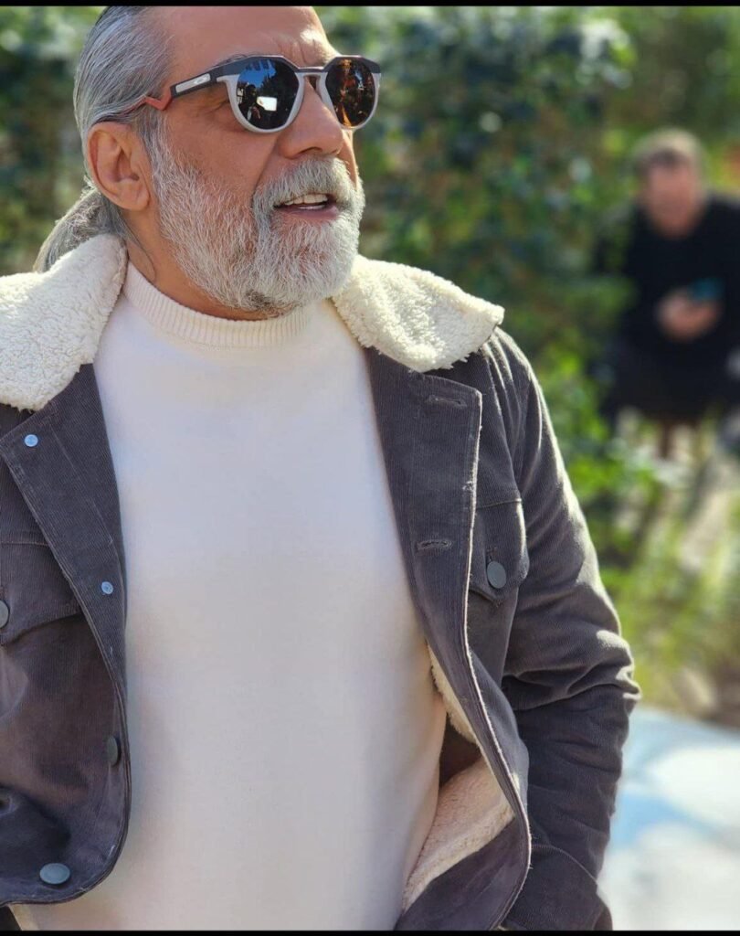 بكامل الحيوية والنشاط الفنان القدير أيمن رضا يجسد شخصيته الجديدة سلطان في المسلسل الجديد لعبة حب وهو الزوج الميسر لزوجته والمسؤول والناضج