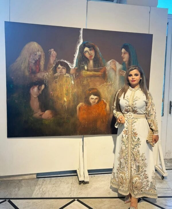 الفنانة التشكيلية رنا عثمان ومعرضها الفردي حمل عنوان بروكار خيوط الشمس الذهبية في دمشق في غالري زوايا الذي يتعشق حكايا وقصص هذه المدينة التي تحبها رنا