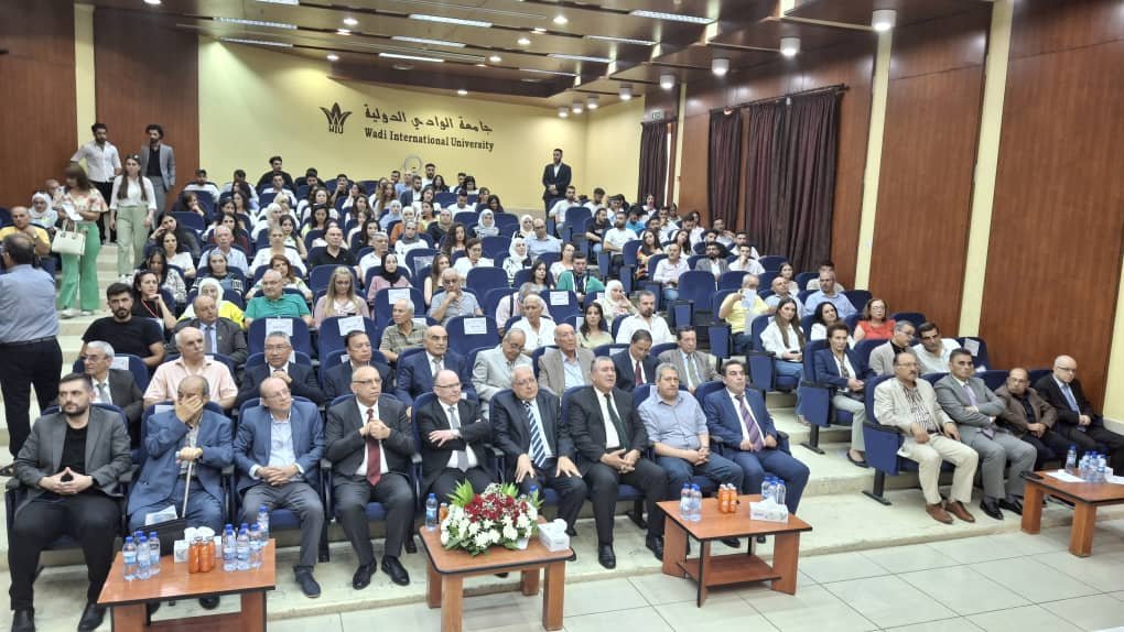 مؤتمر الوادي للأطباء السوريين في الوطن والمهجر يعقد أعماله أهمّيّة المؤتمر الذي بات يأخذ طابعاً دوليّاً من خلال المشاركة الواسعة للأطباء من سورية وبلدان الاغتراب وما يقدّمونه من أبحاث علميّة تفيد الوطن والمجتمع.
وقال رئيس جامعة الوادي الدوليّة الخاصّة الدكتور شفيق باصيل بأنّ المؤتمر الطبّي أصبح تقليداً