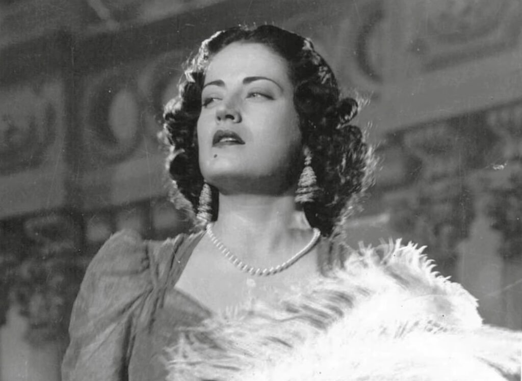 الانتحار بسبب أسمهان ربما ناجم عن مرض نفسي يصيب المغرمين بها هذا ما حصل في بغداد وكذلكفي دمشق وكانت حالات الانتحار عربياً من مهووسي المشاهير الأولى عربياً