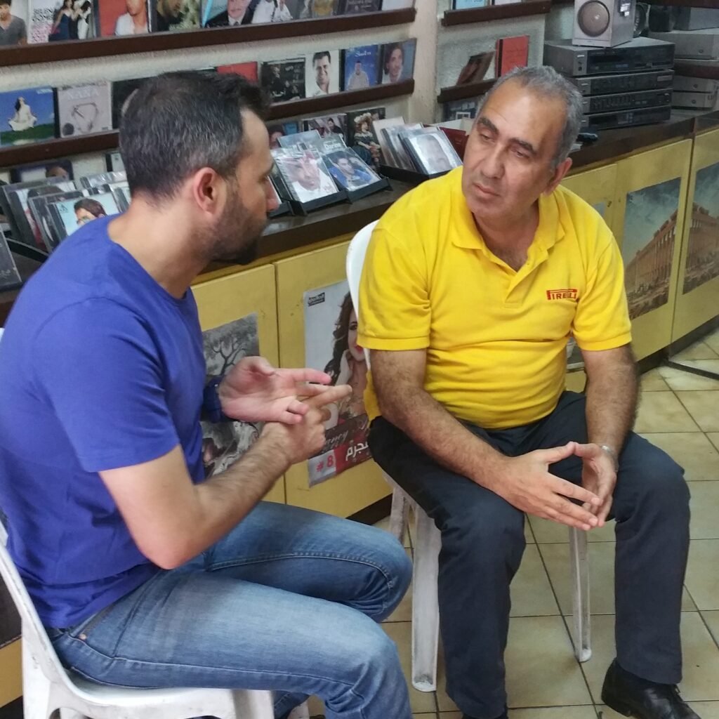 الباحث الموسيقي عثمان الحناوي برفقة الصحفي عامر فؤاد عامر في حوار سابق عن شقيقته الفنانة ميادة الحناوي وذاكرة موسيقيّة للفنّ والأسماء الكبيرة